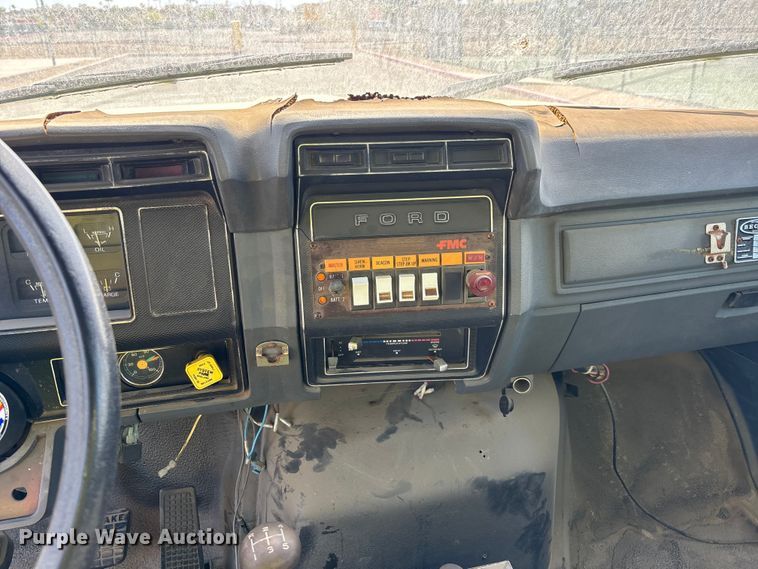 image for item ER7677 1987 Ford F800 fire truck