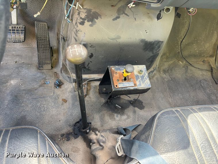 image for item ER7677 1987 Ford F800 fire truck