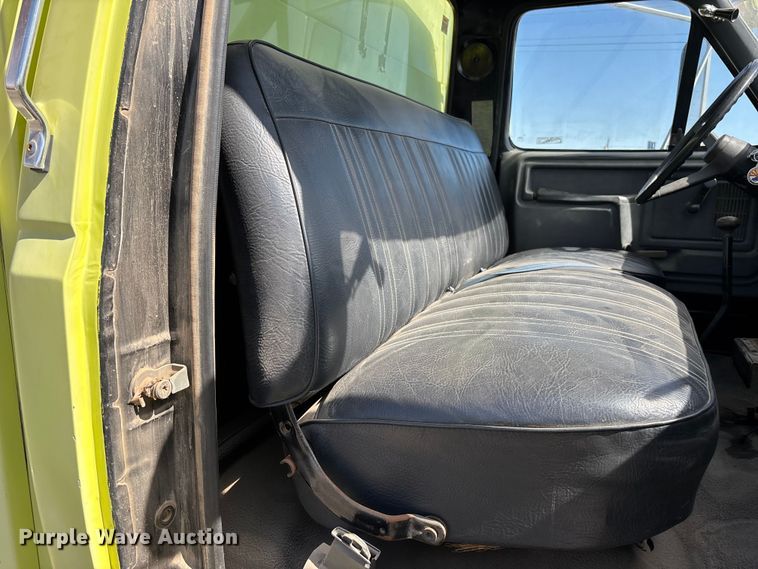 image for item ER7677 1987 Ford F800 fire truck