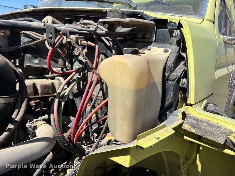 image for item ER7677 1987 Ford F800 fire truck