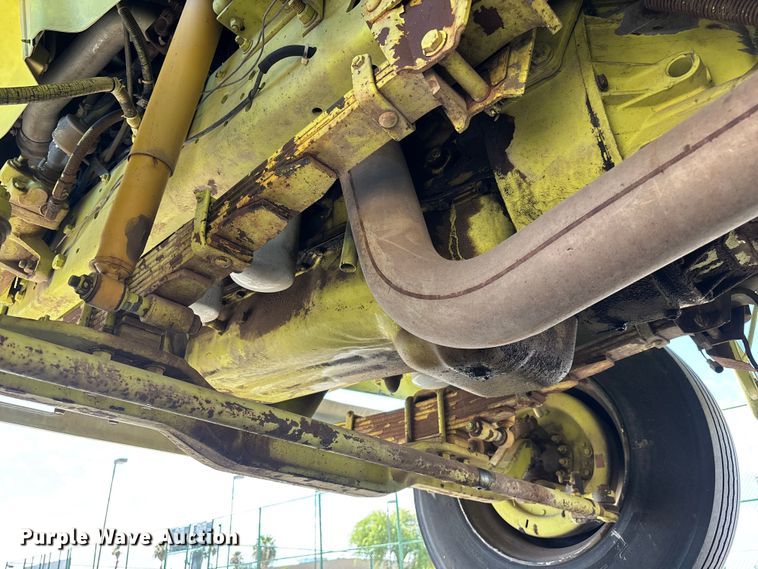 image for item ER7677 1987 Ford F800 fire truck