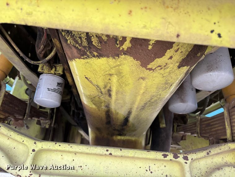 image for item ER7677 1987 Ford F800 fire truck