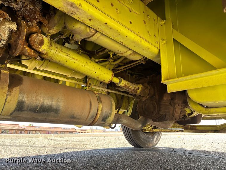 image for item ER7677 1987 Ford F800 fire truck