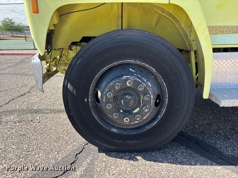 image for item ER7677 1987 Ford F800 fire truck