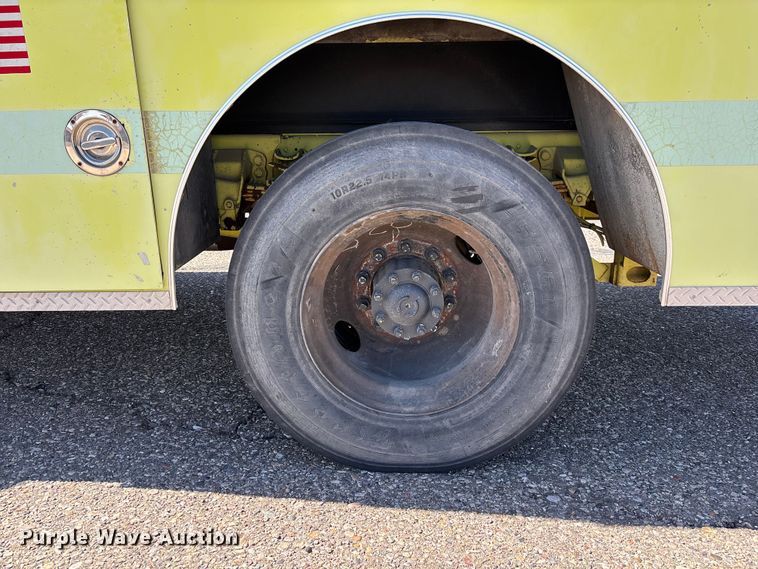 image for item ER7677 1987 Ford F800 fire truck