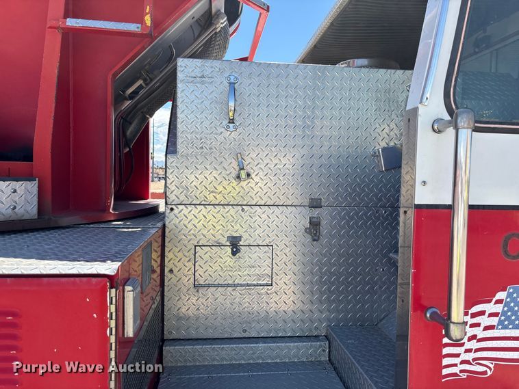 image for item ER7678 1987 Sutphen TS-100 ladder fire truck