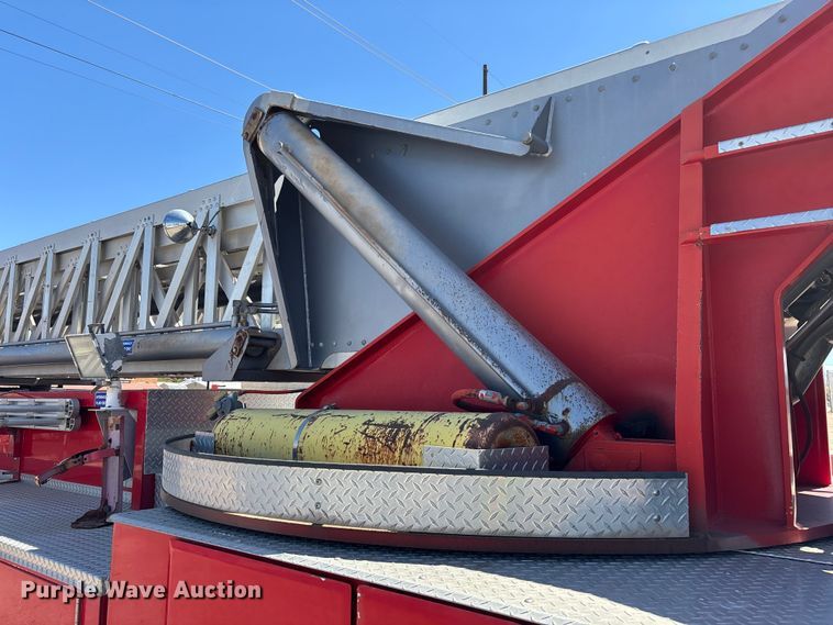 image for item ER7678 1987 Sutphen TS-100 ladder fire truck