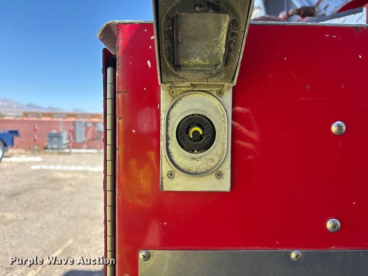image for item ER7678 1987 Sutphen TS-100 ladder fire truck