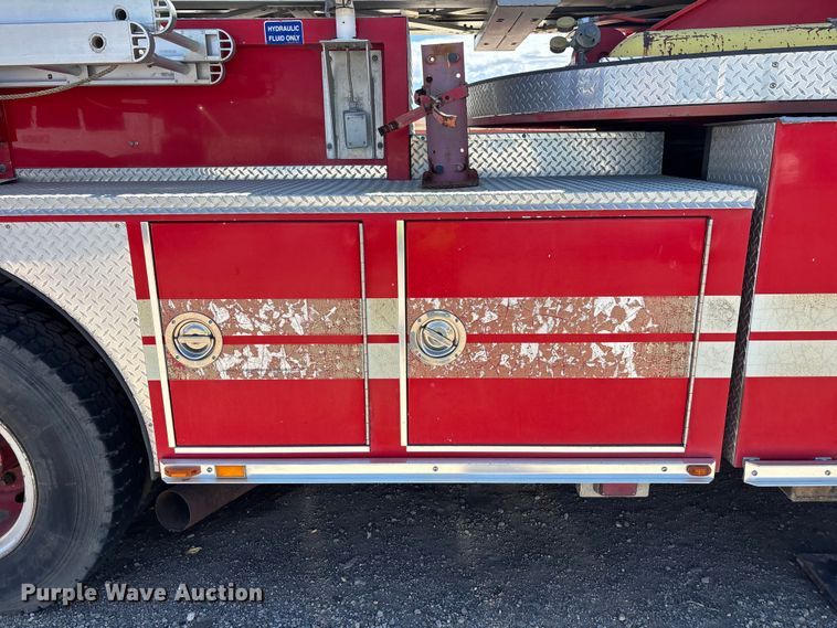image for item ER7678 1987 Sutphen TS-100 ladder fire truck