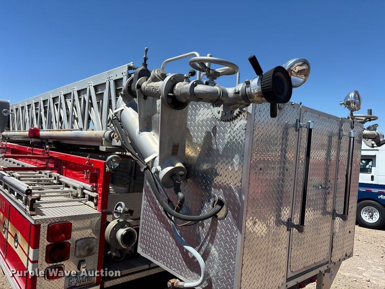 image for item ER7678 1987 Sutphen TS-100 ladder fire truck