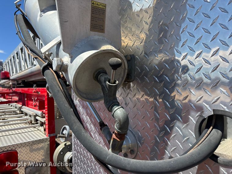 image for item ER7678 1987 Sutphen TS-100 ladder fire truck