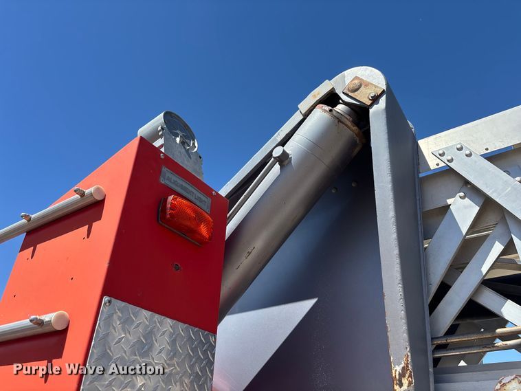 image for item ER7678 1987 Sutphen TS-100 ladder fire truck