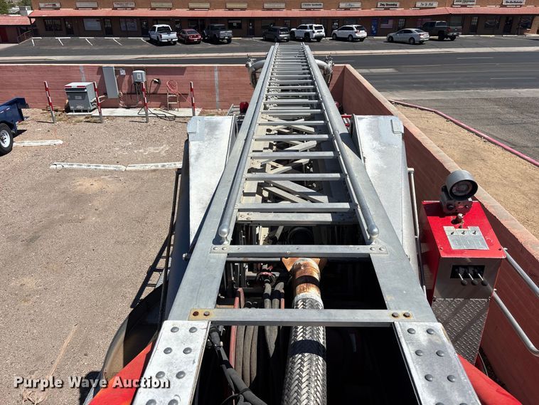 image for item ER7678 1987 Sutphen TS-100 ladder fire truck