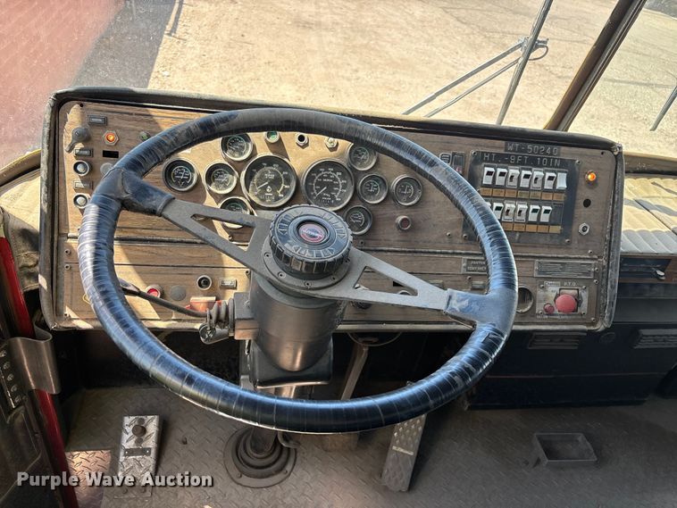 image for item ER7678 1987 Sutphen TS-100 ladder fire truck