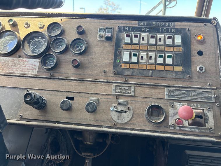 image for item ER7678 1987 Sutphen TS-100 ladder fire truck