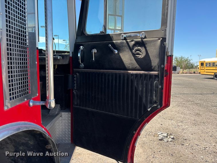 image for item ER7678 1987 Sutphen TS-100 ladder fire truck