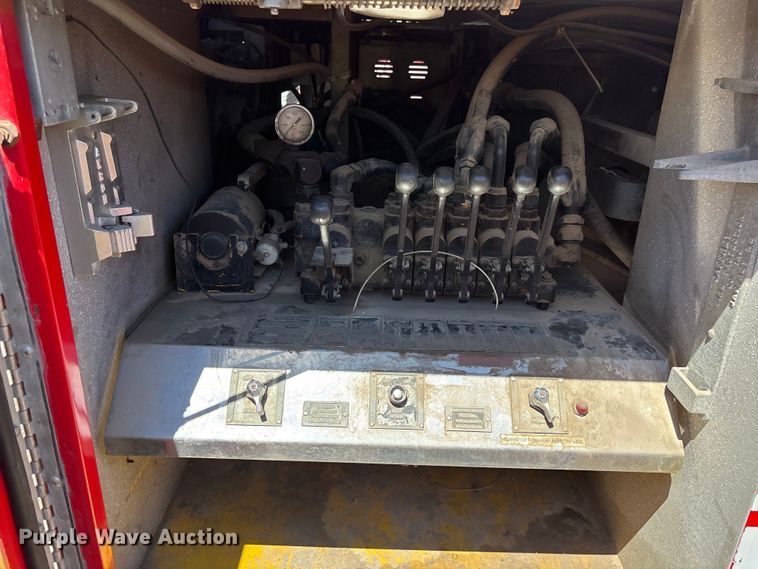 image for item ER7678 1987 Sutphen TS-100 ladder fire truck