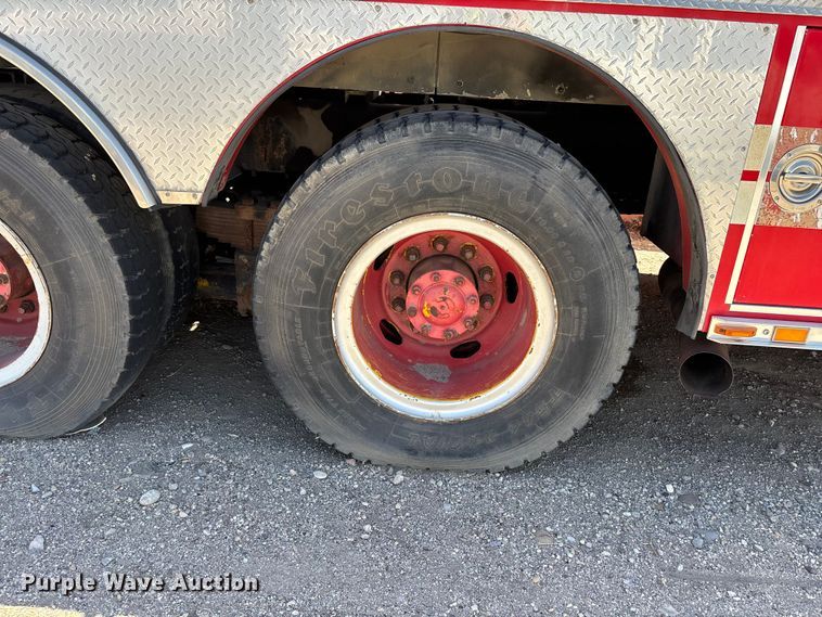 image for item ER7678 1987 Sutphen TS-100 ladder fire truck
