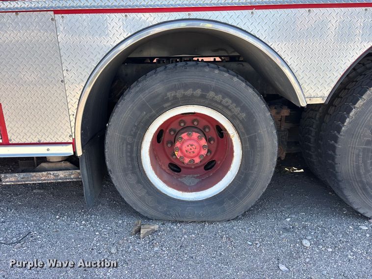 image for item ER7678 1987 Sutphen TS-100 ladder fire truck