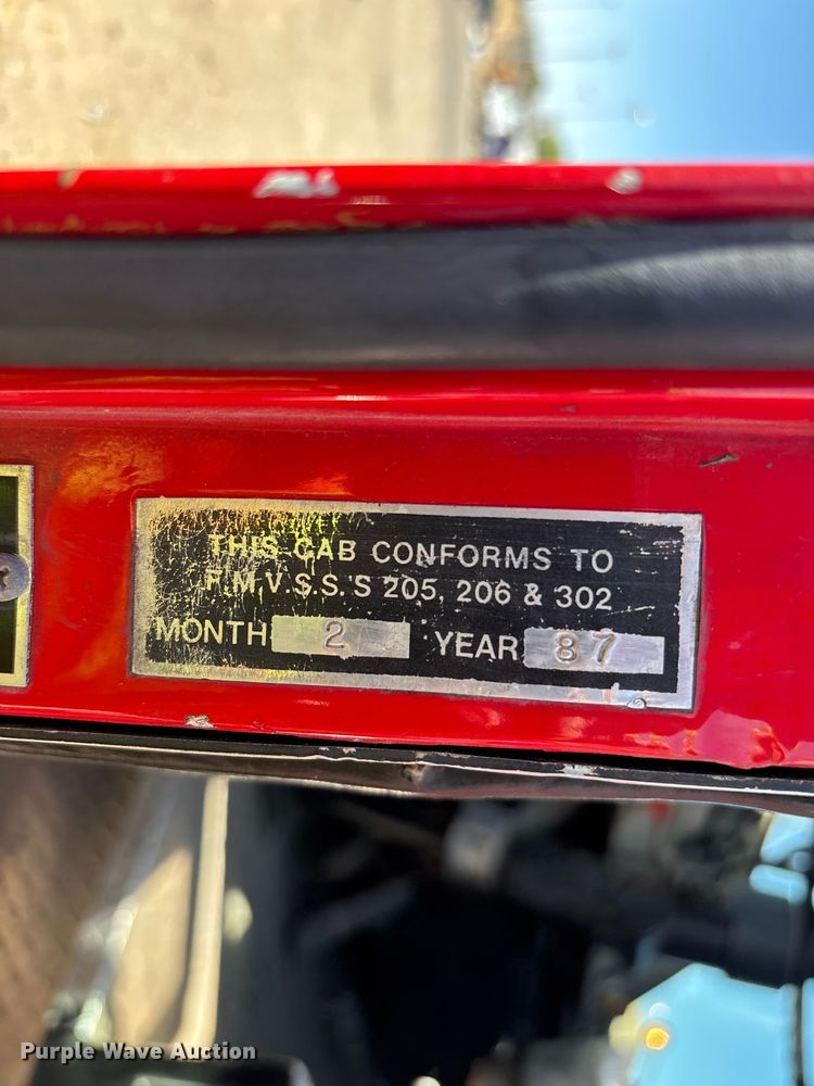 image for item ER7678 1987 Sutphen TS-100 ladder fire truck
