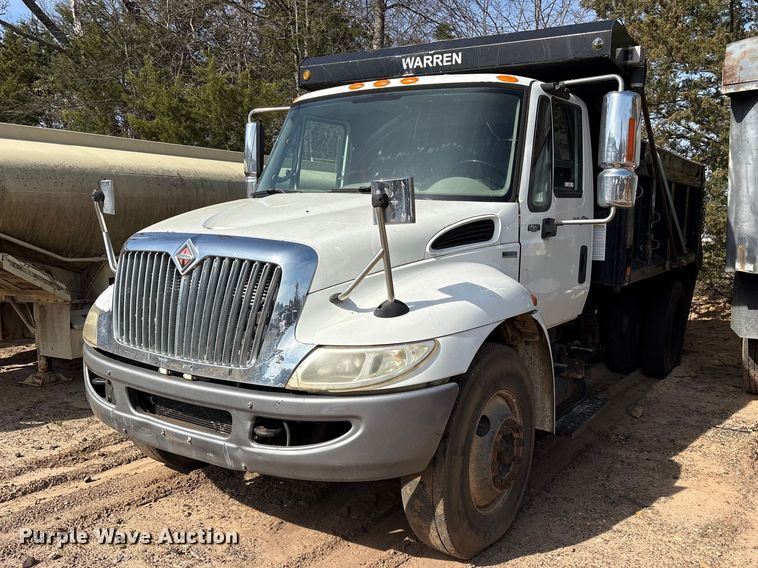 2011 International 4400 dump truck