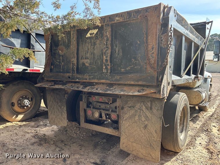 image for item ES8600 2011 International 4400 dump truck