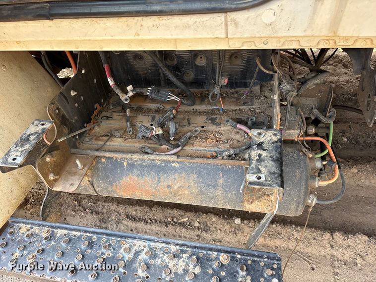 image for item ES8600 2011 International 4400 dump truck