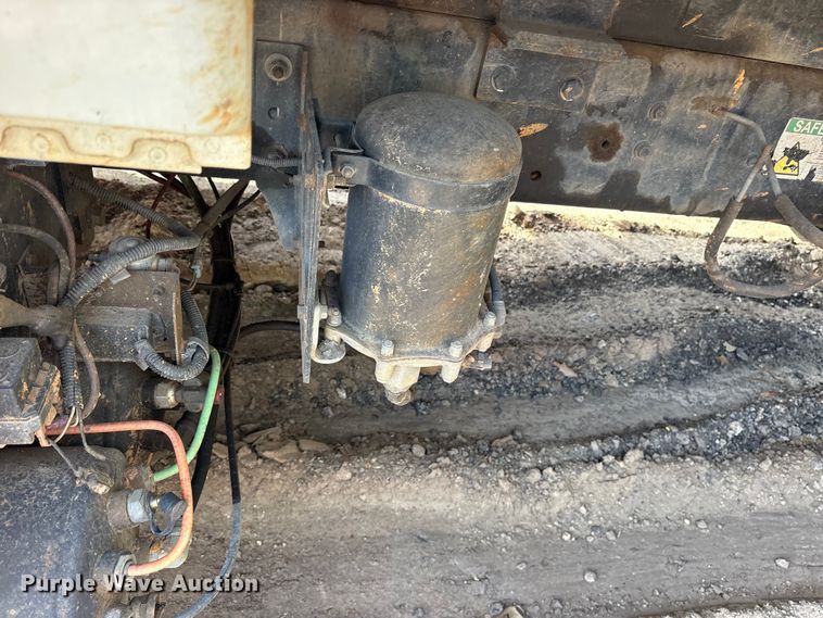image for item ES8600 2011 International 4400 dump truck