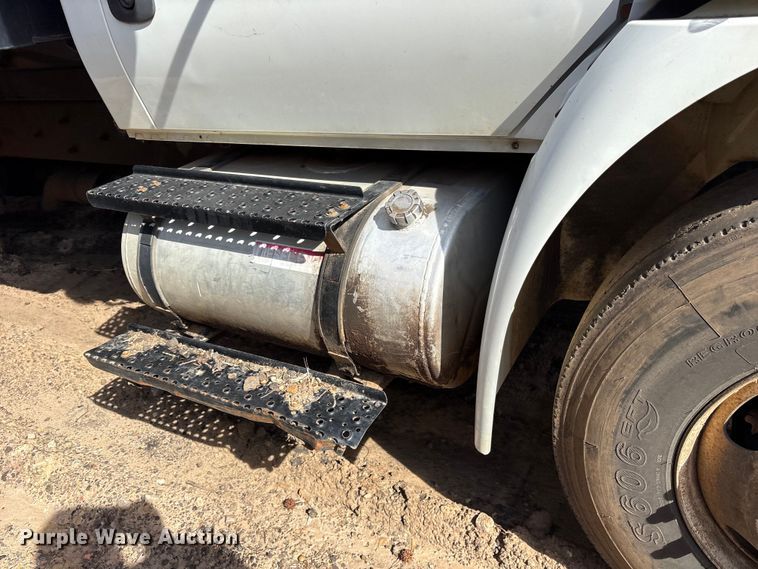 image for item ES8600 2011 International 4400 dump truck