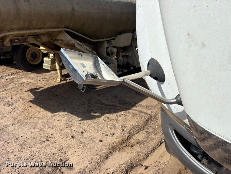 image for item ES8600 2011 International 4400 dump truck