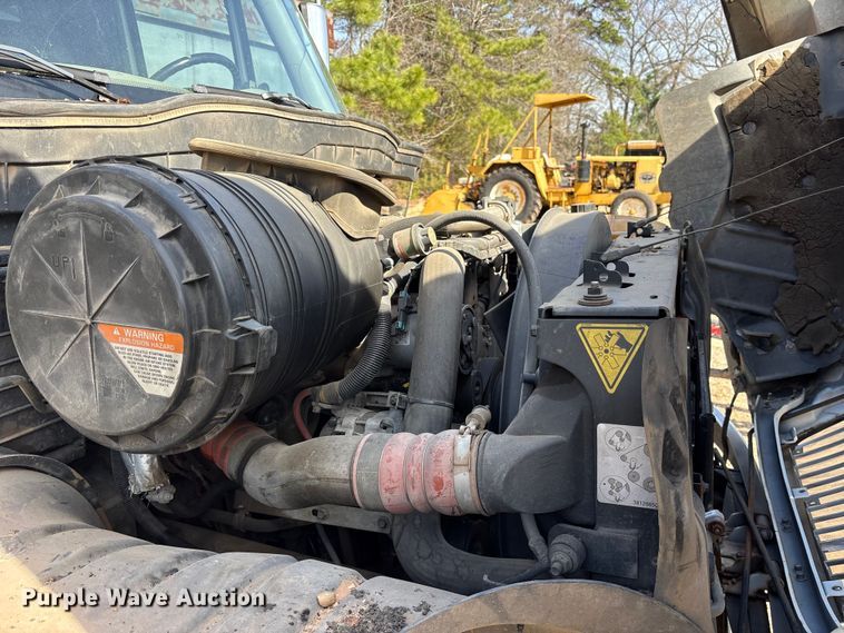 image for item ES8600 2011 International 4400 dump truck