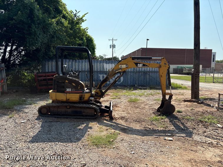 image for item ET6479 2004 Caterpillar 303 mini excavator