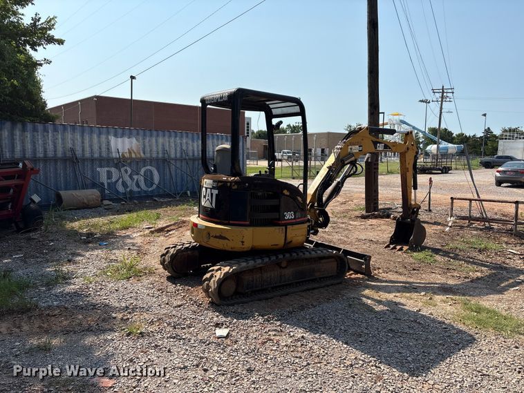 image for item ET6479 2004 Caterpillar 303 mini excavator