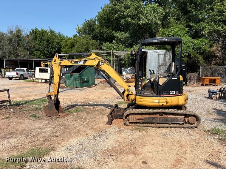 image for item ET6479 2004 Caterpillar 303 mini excavator