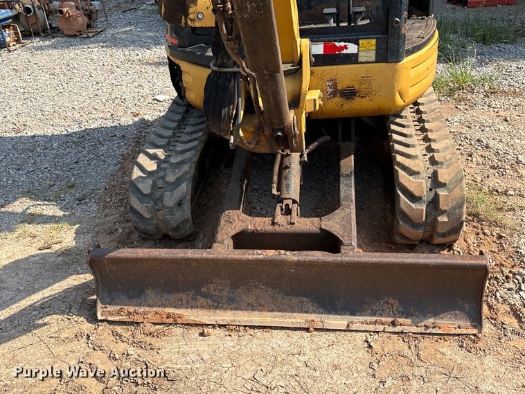 image for item ET6479 2004 Caterpillar 303 mini excavator