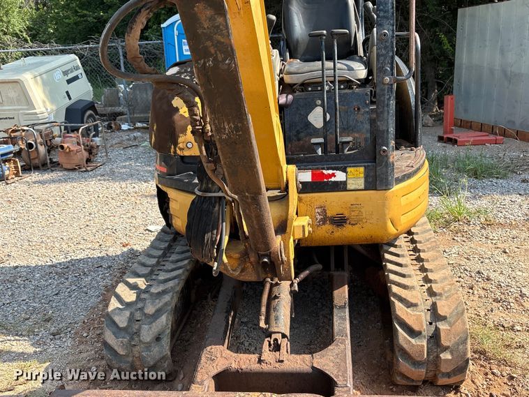 image for item ET6479 2004 Caterpillar 303 mini excavator