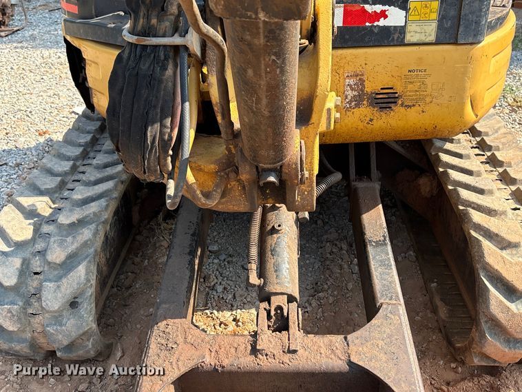 image for item ET6479 2004 Caterpillar 303 mini excavator