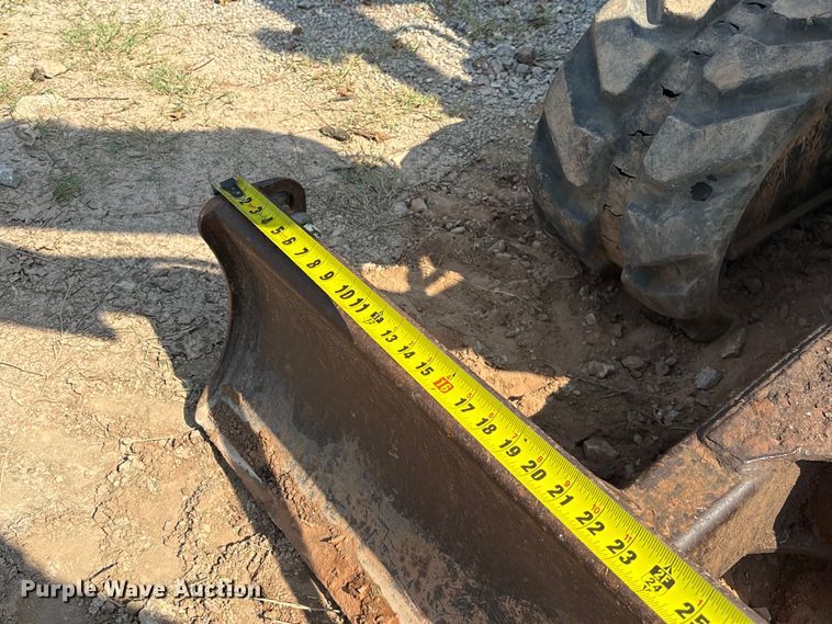 image for item ET6479 2004 Caterpillar 303 mini excavator