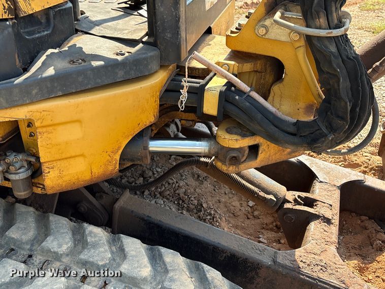 image for item ET6479 2004 Caterpillar 303 mini excavator