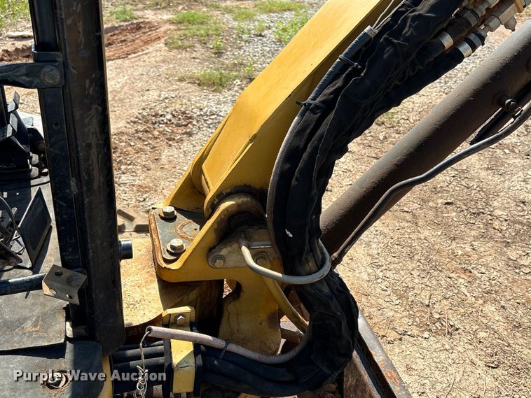 image for item ET6479 2004 Caterpillar 303 mini excavator