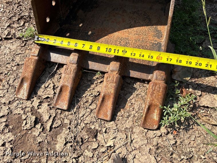 image for item ET6479 2004 Caterpillar 303 mini excavator