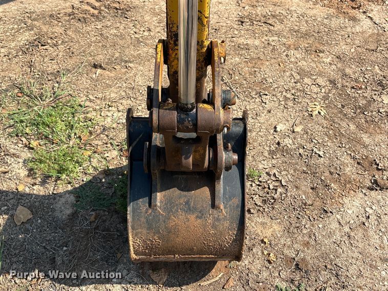 image for item ET6479 2004 Caterpillar 303 mini excavator