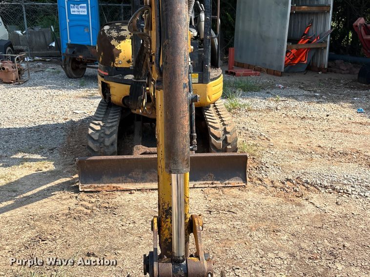 image for item ET6479 2004 Caterpillar 303 mini excavator