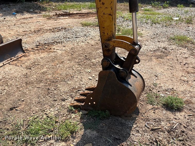 image for item ET6479 2004 Caterpillar 303 mini excavator