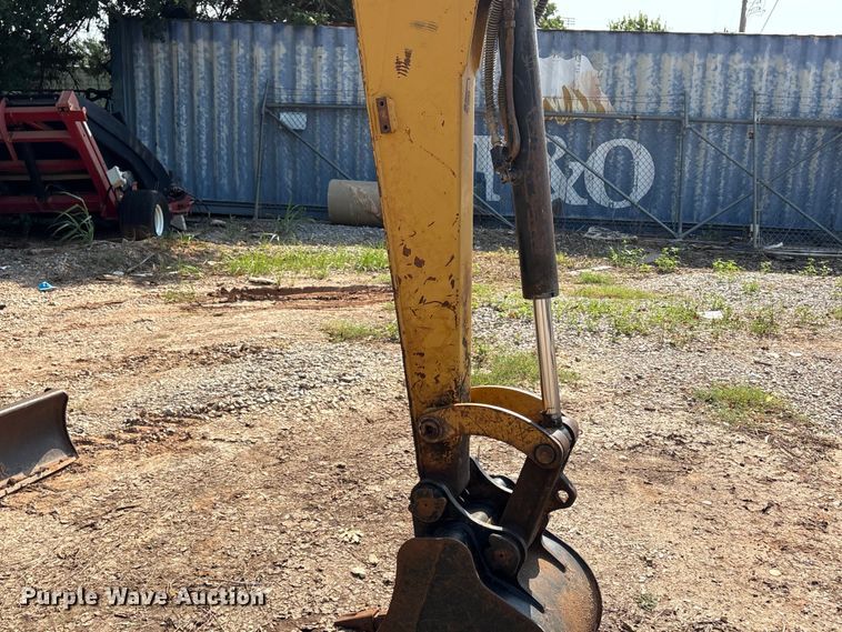 image for item ET6479 2004 Caterpillar 303 mini excavator