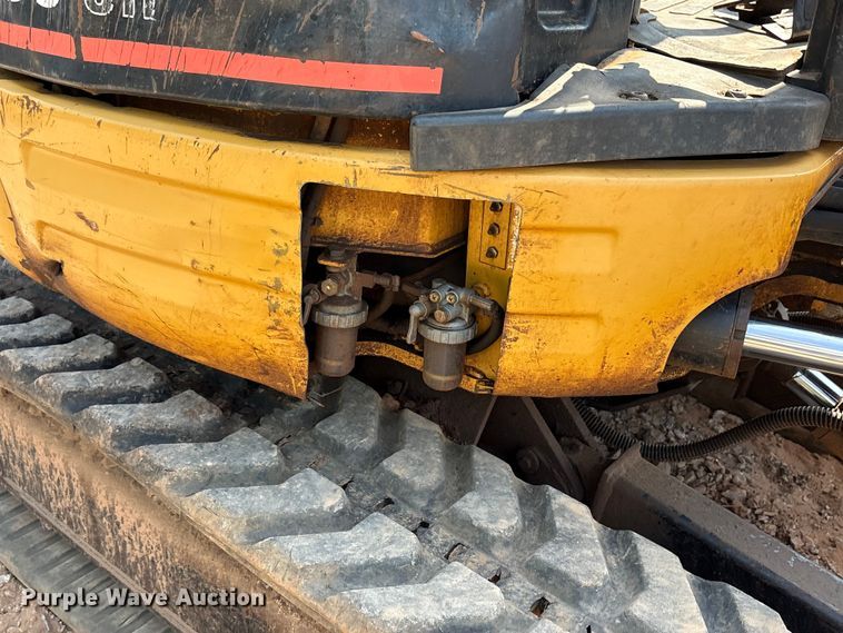 image for item ET6479 2004 Caterpillar 303 mini excavator