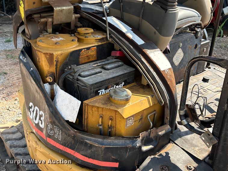 image for item ET6479 2004 Caterpillar 303 mini excavator