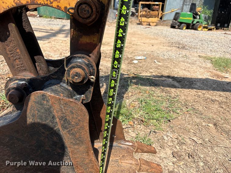image for item ET6479 2004 Caterpillar 303 mini excavator