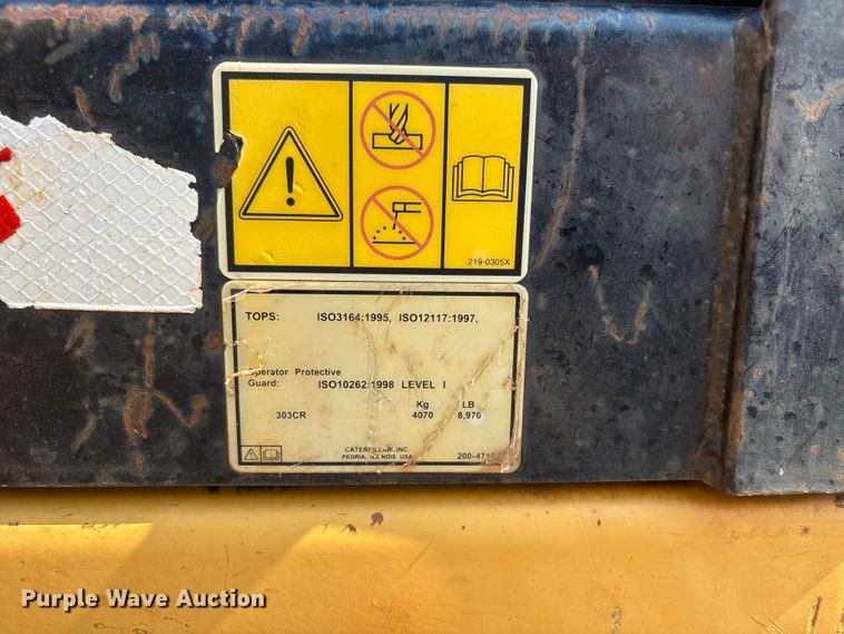 image for item ET6479 2004 Caterpillar 303 mini excavator