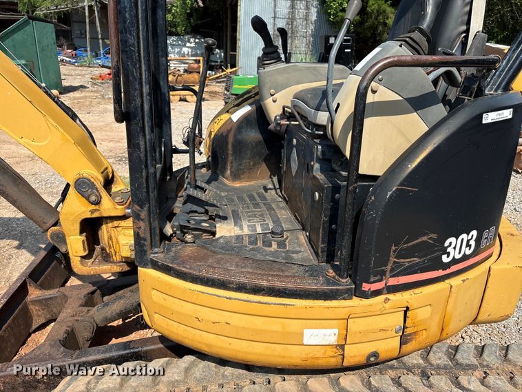 image for item ET6479 2004 Caterpillar 303 mini excavator